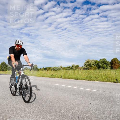 31.08.2025 - Elbe Triathlon Hamburg Michael Burmester http://msf.ph/oto/8664803 31.08.2025 09:58:47 Radfahren 388, 720, 737, 841, 888 meine-sportfotos.de