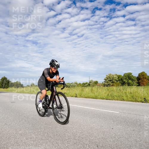 31.08.2025 - Elbe Triathlon Hamburg Michael Burmester http://msf.ph/oto/8664817 31.08.2025 09:59:03 Radfahren 664, 700, 811 meine-sportfotos.de