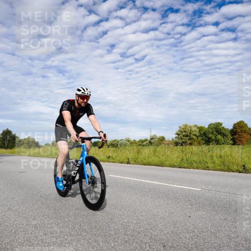 31.08.2025 - Elbe Triathlon Hamburg Michael Burmester http://msf.ph/oto/8664856 31.08.2025 09:59:38 Radfahren 438, 489, 607, 610, 617, 622, 681, 864 meine-sportfotos.de