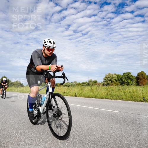 31.08.2025 - Elbe Triathlon Hamburg Michael Burmester http://msf.ph/oto/8664891 31.08.2025 10:00:12 Radfahren 409, 463, 487, 563, 566, 613, 908, 919 meine-sportfotos.de