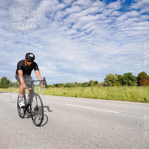 31.08.2025 - Elbe Triathlon Hamburg Michael Burmester http://msf.ph/oto/8664931 31.08.2025 10:00:50 Radfahren 461, 564, 731, 746, 795, 868, 906 meine-sportfotos.de