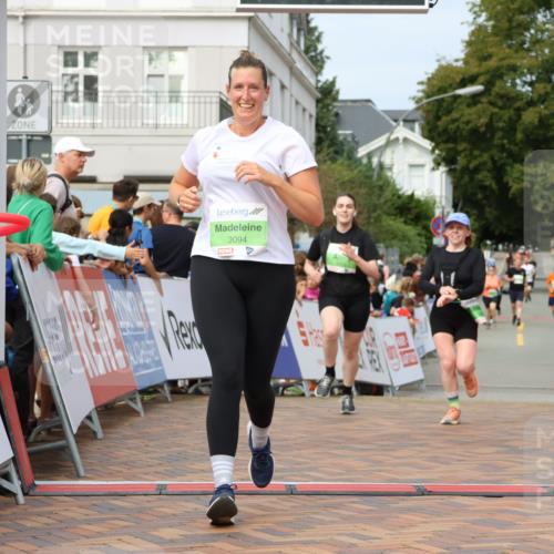 31.08.2025 - 21. Blankeneser Heldenlauf Strokosch-Dieckow http://msf.ph/oto/8664943 31.08.2025 11:19:03 Ziel 3253, 3033, 3094 meine-sportfotos.de