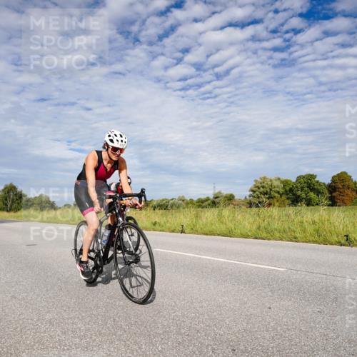 31.08.2025 - Elbe Triathlon Hamburg Michael Burmester http://msf.ph/oto/8664972 31.08.2025 10:01:45 Radfahren 636, 723, 820, 911 meine-sportfotos.de