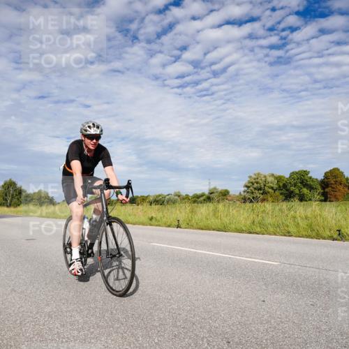 31.08.2025 - Elbe Triathlon Hamburg Michael Burmester http://msf.ph/oto/8664981 31.08.2025 10:01:55 Radfahren 393, 750 meine-sportfotos.de