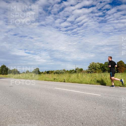 31.08.2025 - Elbe Triathlon Hamburg Michael Burmester http://msf.ph/oto/8664996 31.08.2025 10:02:11 Radfahren 394, 569, 570, 656, 660, 838, 859, 909 meine-sportfotos.de