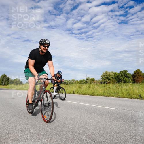31.08.2025 - Elbe Triathlon Hamburg Michael Burmester http://msf.ph/oto/8665046 31.08.2025 10:03:06 Radfahren 495, 515, 588, 696, 777, 828, 834 meine-sportfotos.de