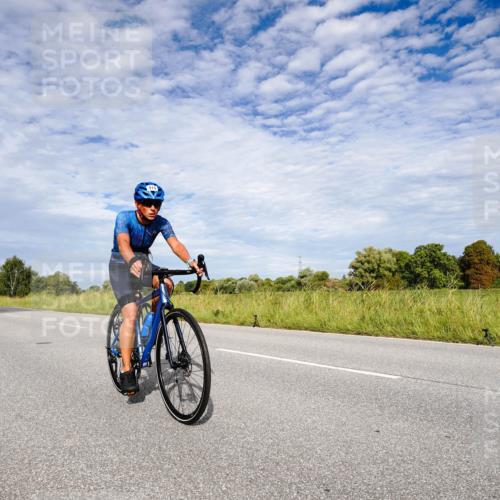 31.08.2025 - Elbe Triathlon Hamburg Michael Burmester http://msf.ph/oto/8665070 31.08.2025 10:03:24 Radfahren 510, 658, 816, 915 meine-sportfotos.de
