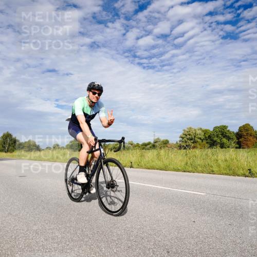 31.08.2025 - Elbe Triathlon Hamburg Michael Burmester http://msf.ph/oto/8665106 31.08.2025 10:03:54 Radfahren 422, 528, 533, 577, 781 meine-sportfotos.de