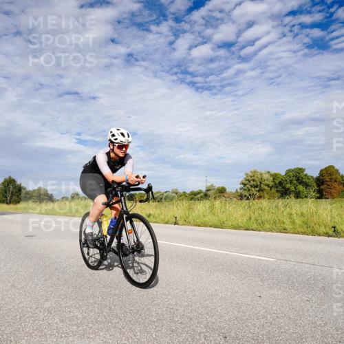31.08.2025 - Elbe Triathlon Hamburg Michael Burmester http://msf.ph/oto/8665139 31.08.2025 10:04:26 Radfahren 537, 790, 902, 918 meine-sportfotos.de