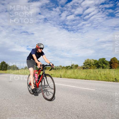 31.08.2025 - Elbe Triathlon Hamburg Michael Burmester http://msf.ph/oto/8665150 31.08.2025 10:04:37 Radfahren 400, 597, 726, 880, 920, 931 meine-sportfotos.de