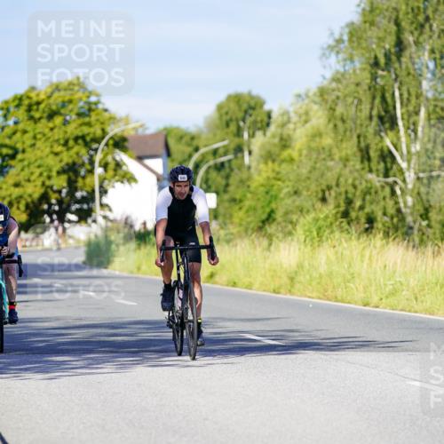 31.08.2025 - Elbe Triathlon Hamburg Michael Burmester http://msf.ph/oto/8665153 31.08.2025 09:28:22 Radfahren 281, 562, 567, 590, 645, 648, 672 meine-sportfotos.de