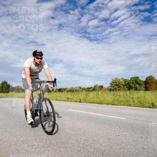 31.08.2025 - Elbe Triathlon Hamburg Michael Burmester http://msf.ph/oto/8665155 31.08.2025 10:04:40 Radfahren 400, 931 meine-sportfotos.de