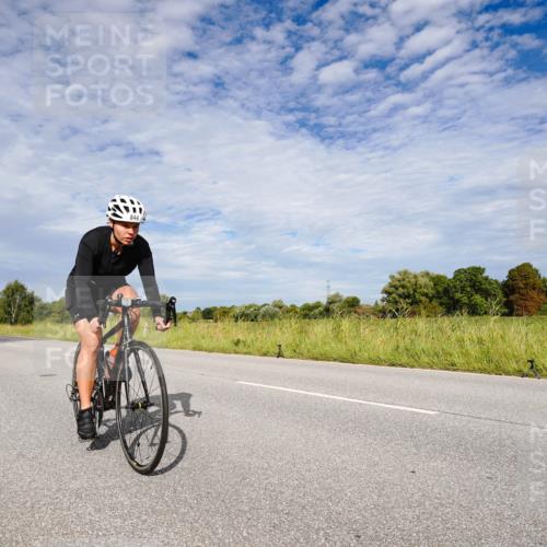 31.08.2025 - Elbe Triathlon Hamburg Michael Burmester http://msf.ph/oto/8665179 31.08.2025 10:05:13 Radfahren 399, 410, 654, 822, 842, 844 meine-sportfotos.de
