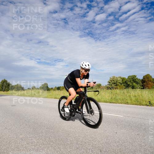 31.08.2025 - Elbe Triathlon Hamburg Michael Burmester http://msf.ph/oto/8665204 31.08.2025 10:06:10 Radfahren 493, 557, 689, 824, 854 meine-sportfotos.de