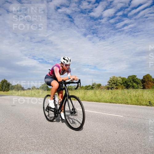 31.08.2025 - Elbe Triathlon Hamburg Michael Burmester http://msf.ph/oto/8665270 31.08.2025 10:07:19 Radfahren 736, 788, 818 meine-sportfotos.de