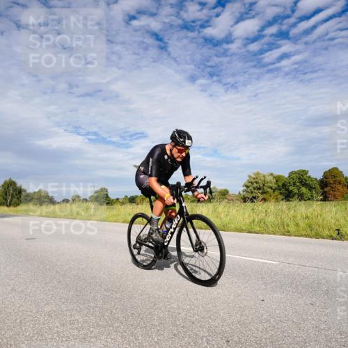 31.08.2025 - Elbe Triathlon Hamburg Michael Burmester http://msf.ph/oto/8665272 31.08.2025 10:07:22 Radfahren 454, 651, 736, 788, 818, 847, 861 meine-sportfotos.de