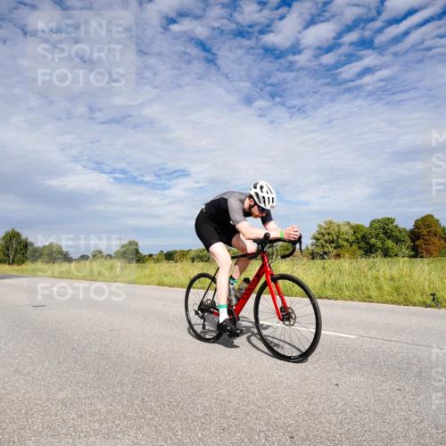 31.08.2025 - Elbe Triathlon Hamburg Michael Burmester http://msf.ph/oto/8665283 31.08.2025 10:07:30 Radfahren 447, 454, 651, 753, 836, 847, 861 meine-sportfotos.de