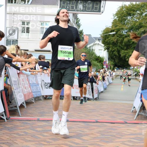 31.08.2025 - 21. Blankeneser Heldenlauf Strokosch-Dieckow http://msf.ph/oto/8665316 31.08.2025 10:59:57 Ziel 3624, 3262, 3438 meine-sportfotos.de
