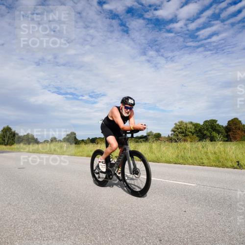 31.08.2025 - Elbe Triathlon Hamburg Michael Burmester http://msf.ph/oto/8665334 31.08.2025 10:08:35 Radfahren 806, 890 meine-sportfotos.de