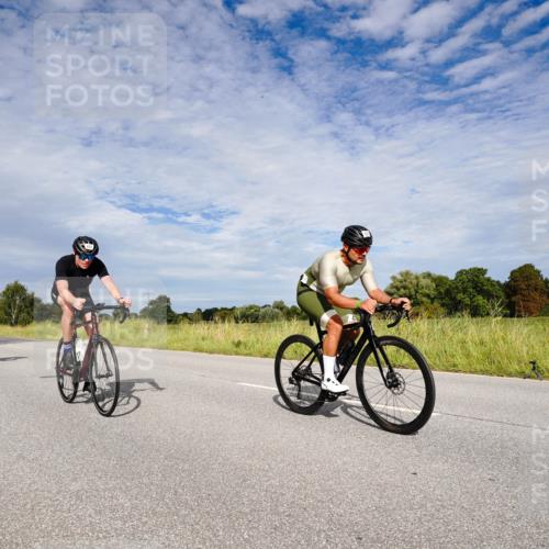 31.08.2025 - Elbe Triathlon Hamburg Michael Burmester http://msf.ph/oto/8665343 31.08.2025 10:08:50 Radfahren 446, 481, 525, 574, 639, 725, 801 meine-sportfotos.de