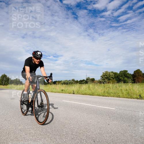31.08.2025 - Elbe Triathlon Hamburg Michael Burmester http://msf.ph/oto/8665353 31.08.2025 10:08:59 Radfahren 405, 677 meine-sportfotos.de