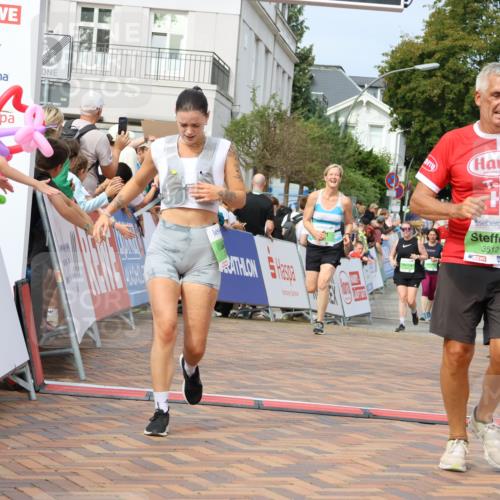 31.08.2025 - 21. Blankeneser Heldenlauf Strokosch-Dieckow http://msf.ph/oto/8665363 31.08.2025 11:18:20 Ziel 3717, 3718, 3537, 3512 meine-sportfotos.de