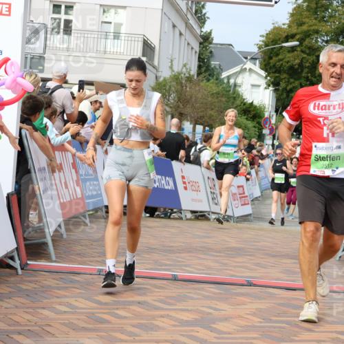 31.08.2025 - 21. Blankeneser Heldenlauf Strokosch-Dieckow http://msf.ph/oto/8665379 31.08.2025 11:18:20 Ziel 3717, 3718, 3537, 3512 meine-sportfotos.de