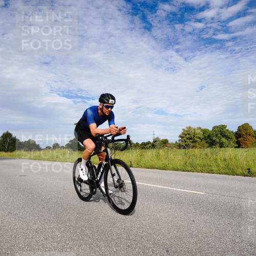 31.08.2025 - Elbe Triathlon Hamburg Michael Burmester http://msf.ph/oto/8665390 31.08.2025 10:10:22 Radfahren 590, 652, 680, 715, 716, 809, 910 meine-sportfotos.de