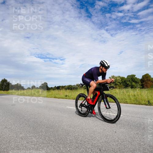 31.08.2025 - Elbe Triathlon Hamburg Michael Burmester http://msf.ph/oto/8665403 31.08.2025 10:10:32 Radfahren 558, 631, 678, 715, 829 meine-sportfotos.de