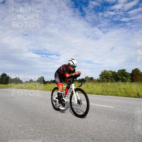 31.08.2025 - Elbe Triathlon Hamburg Michael Burmester http://msf.ph/oto/8665405 31.08.2025 10:10:35 Radfahren 558, 678, 829, 929 meine-sportfotos.de