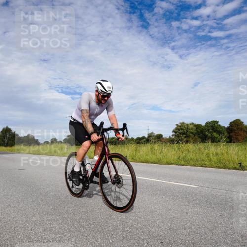 31.08.2025 - Elbe Triathlon Hamburg Michael Burmester http://msf.ph/oto/8665409 31.08.2025 10:10:37 Radfahren 497, 558, 678, 829, 929 meine-sportfotos.de