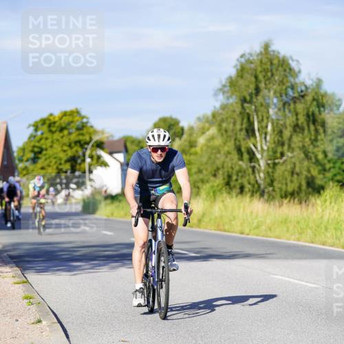 31.08.2025 - Elbe Triathlon Hamburg Michael Burmester http://msf.ph/oto/8665416 31.08.2025 09:30:07 Radfahren 305, 387, 427, 527, 613, 617, 680, 773 meine-sportfotos.de