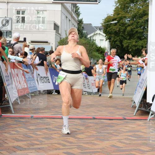 31.08.2025 - 21. Blankeneser Heldenlauf Strokosch-Dieckow http://msf.ph/oto/8665432 31.08.2025 11:18:16 Ziel 3092, 3717, 3718, 3510, 3512 meine-sportfotos.de