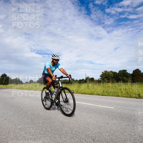 31.08.2025 - Elbe Triathlon Hamburg Michael Burmester http://msf.ph/oto/8665440 31.08.2025 10:11:29 Radfahren 483, 650, 830, 840, 853, 870, 894 meine-sportfotos.de