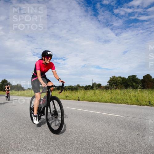 31.08.2025 - Elbe Triathlon Hamburg Michael Burmester http://msf.ph/oto/8665443 31.08.2025 10:11:31 Radfahren 483, 650, 830, 840, 853, 870, 894 meine-sportfotos.de