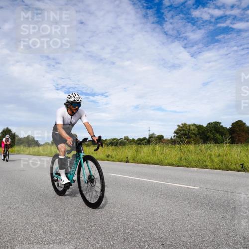 31.08.2025 - Elbe Triathlon Hamburg Michael Burmester http://msf.ph/oto/8665453 31.08.2025 10:12:05 Radfahren 402, 593, 852, 882 meine-sportfotos.de