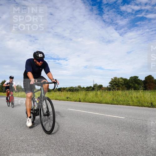 31.08.2025 - Elbe Triathlon Hamburg Michael Burmester http://msf.ph/oto/8665459 31.08.2025 10:12:07 Radfahren 402, 593, 701, 852, 882 meine-sportfotos.de