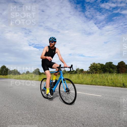 31.08.2025 - Elbe Triathlon Hamburg Michael Burmester http://msf.ph/oto/8665468 31.08.2025 10:12:25 Radfahren 473, 587, 608, 665 meine-sportfotos.de