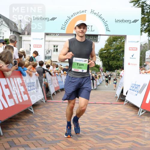 31.08.2025 - 21. Blankeneser Heldenlauf Strokosch-Dieckow http://msf.ph/oto/8665474 31.08.2025 10:59:49 Ziel 3551, 3330, 3364 meine-sportfotos.de