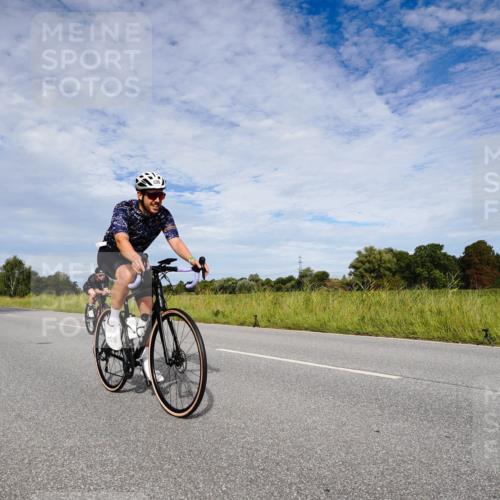31.08.2025 - Elbe Triathlon Hamburg Michael Burmester http://msf.ph/oto/8665492 31.08.2025 10:12:41 Radfahren 530, 669, 673, 700, 720, 813, 815 meine-sportfotos.de