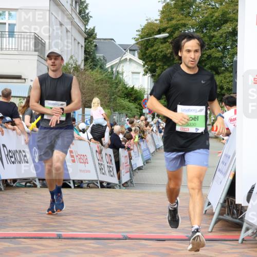 31.08.2025 - 21. Blankeneser Heldenlauf Strokosch-Dieckow http://msf.ph/oto/8665510 31.08.2025 10:59:47 Ziel 3551, 3330, 3364, 3467 meine-sportfotos.de