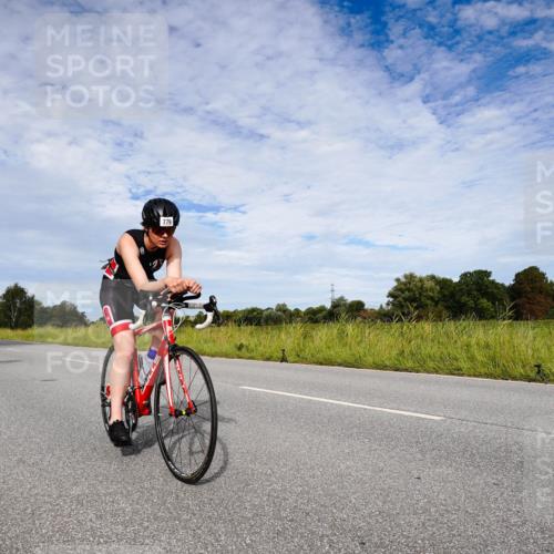 31.08.2025 - Elbe Triathlon Hamburg Michael Burmester http://msf.ph/oto/8665515 31.08.2025 10:13:01 Radfahren 486, 500, 711, 779 meine-sportfotos.de
