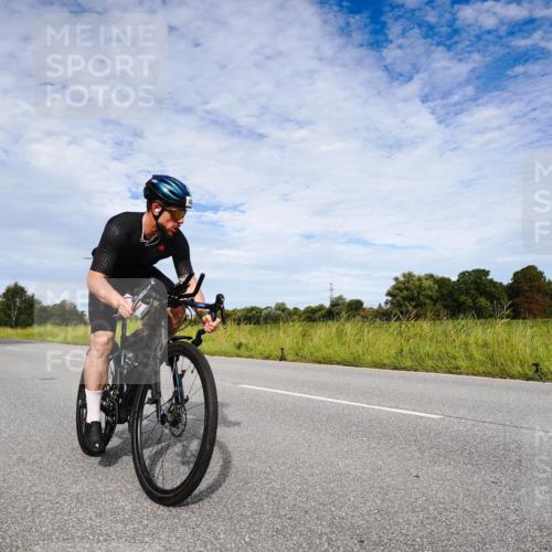 31.08.2025 - Elbe Triathlon Hamburg Michael Burmester http://msf.ph/oto/8665517 31.08.2025 10:13:01 Radfahren 486, 500, 711, 779 meine-sportfotos.de