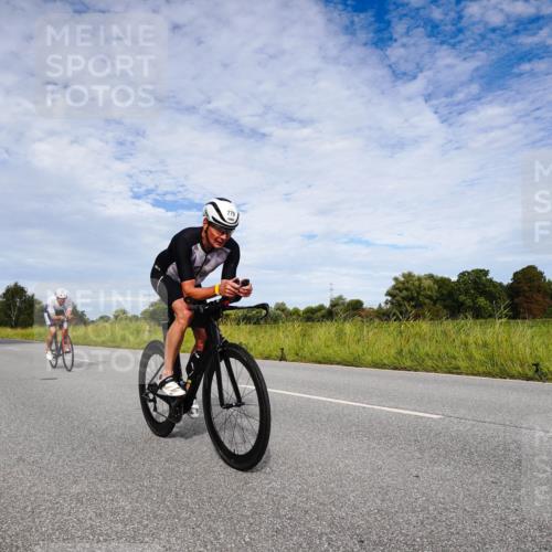 31.08.2025 - Elbe Triathlon Hamburg Michael Burmester http://msf.ph/oto/8665527 31.08.2025 10:13:12 Radfahren 546, 719, 770, 866, 884, 913 meine-sportfotos.de