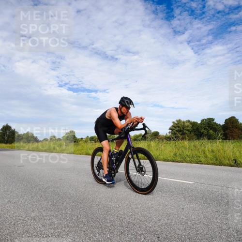 31.08.2025 - Elbe Triathlon Hamburg Michael Burmester http://msf.ph/oto/8665539 31.08.2025 10:13:23 Radfahren 417, 477, 494, 833, 851 meine-sportfotos.de