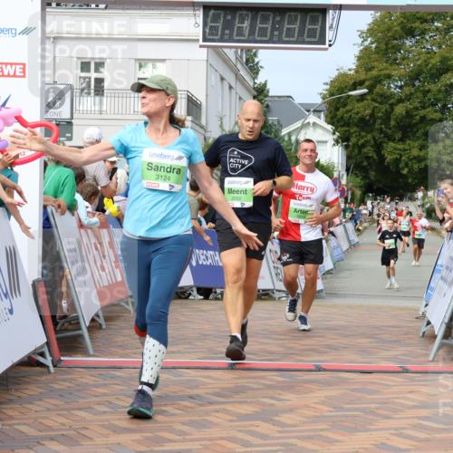 31.08.2025 - 21. Blankeneser Heldenlauf Strokosch-Dieckow http://msf.ph/oto/8665543 31.08.2025 11:18:08 Ziel 3092, 3345, 3124, 3594, 3510 meine-sportfotos.de