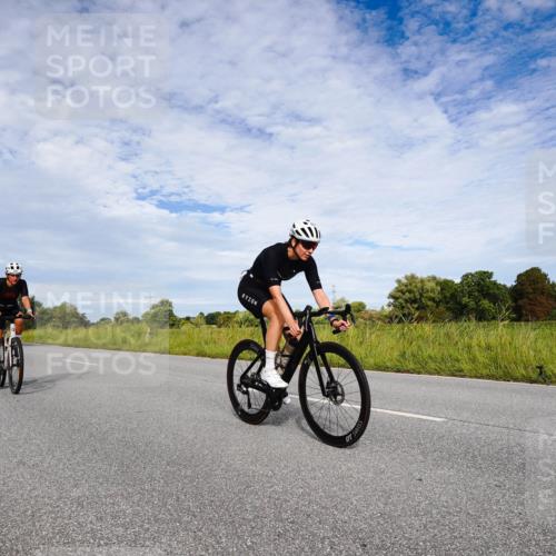 31.08.2025 - Elbe Triathlon Hamburg Michael Burmester http://msf.ph/oto/8665549 31.08.2025 10:13:35 Radfahren 432, 837, 887, 916 meine-sportfotos.de