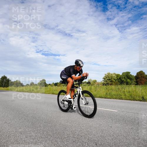31.08.2025 - Elbe Triathlon Hamburg Michael Burmester http://msf.ph/oto/8665556 31.08.2025 10:13:41 Radfahren 432, 821, 916, 925 meine-sportfotos.de
