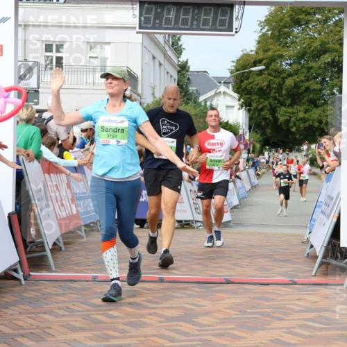 31.08.2025 - 21. Blankeneser Heldenlauf Strokosch-Dieckow http://msf.ph/oto/8665584 31.08.2025 11:18:07 Ziel 3092, 3345, 3124, 3594, 3510 meine-sportfotos.de
