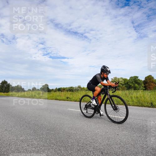31.08.2025 - Elbe Triathlon Hamburg Michael Burmester http://msf.ph/oto/8665641 31.08.2025 10:15:44 Radfahren 579, 605, 613, 811 meine-sportfotos.de